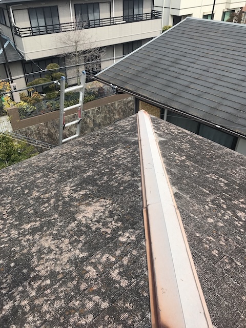 屋根取り合い板金の全景
