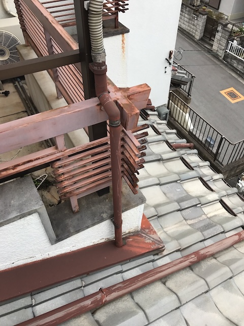 庇骨組みと樋のサビ