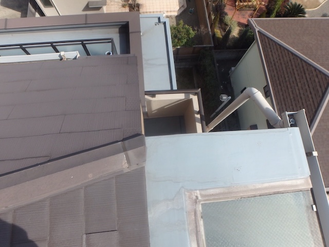 屋根取り合いと明かり取り