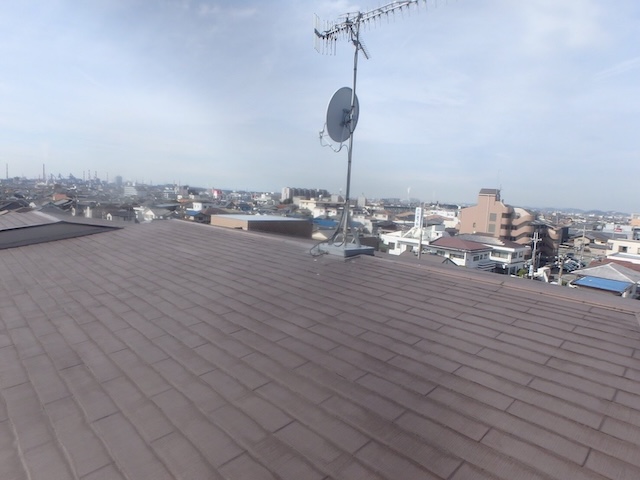 長岡京市で確認した屋根と壁の境目の隙間と雨押え板金の納まり不安を点検