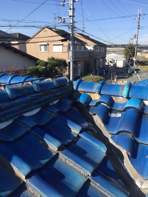 【長岡京市】谷板金の雨漏り不安をドローンで解決！葺き替えか修理か、数値で比較した納得の提案