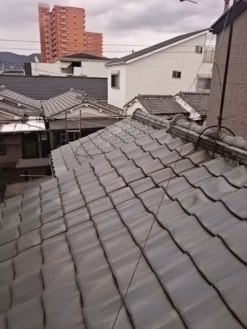 京都市山科区でアンテナ撤去！揺れる棟瓦を耐震化で守るプロの提案