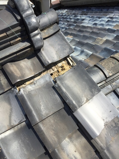 【伏見区】訪問業者に「屋根の土が出てる！崩れる！」と脅されたら？プロが教える嘘と真実